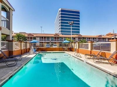 Quality Inn & Suites Dallas-Cityplace Bagian luar foto