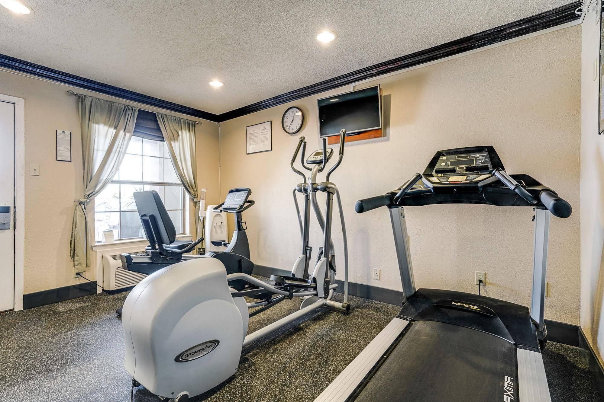 Quality Inn & Suites Dallas-Cityplace Bagian luar foto
