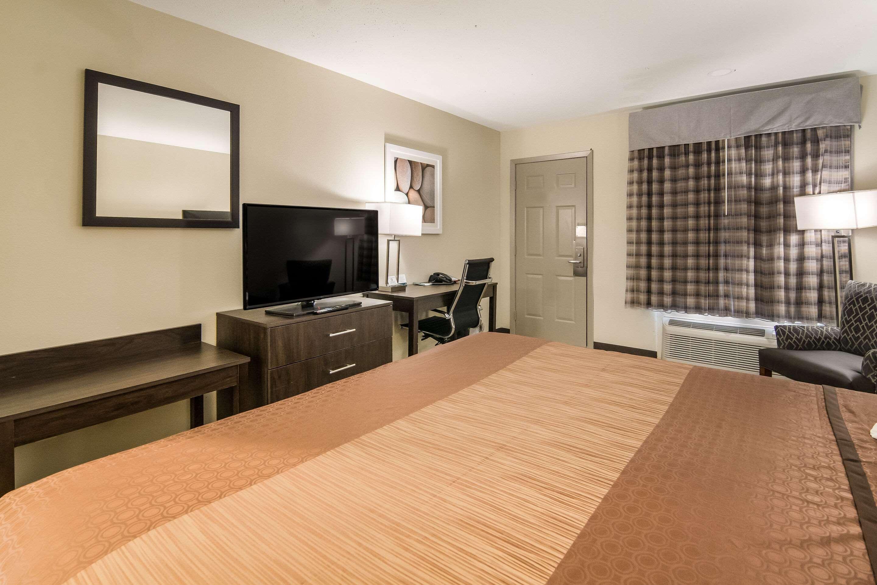 Quality Inn & Suites Dallas-Cityplace Bagian luar foto